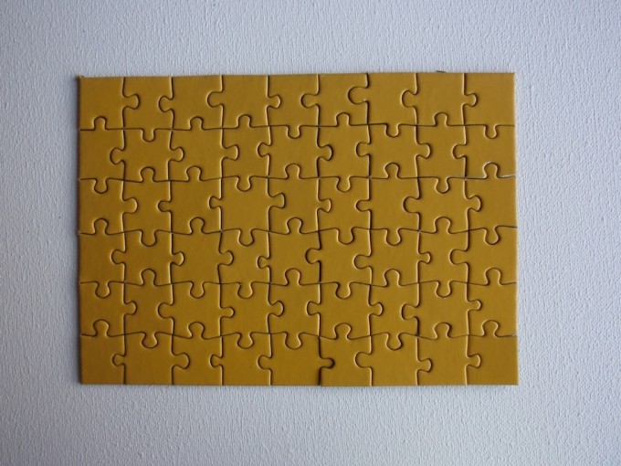 Puzzle monochrome jaune