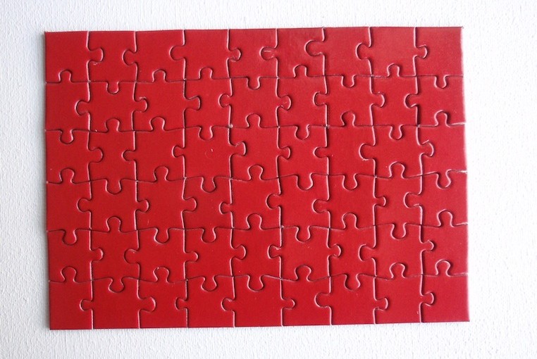 Eric Rutten Puzzle monochrome rouge